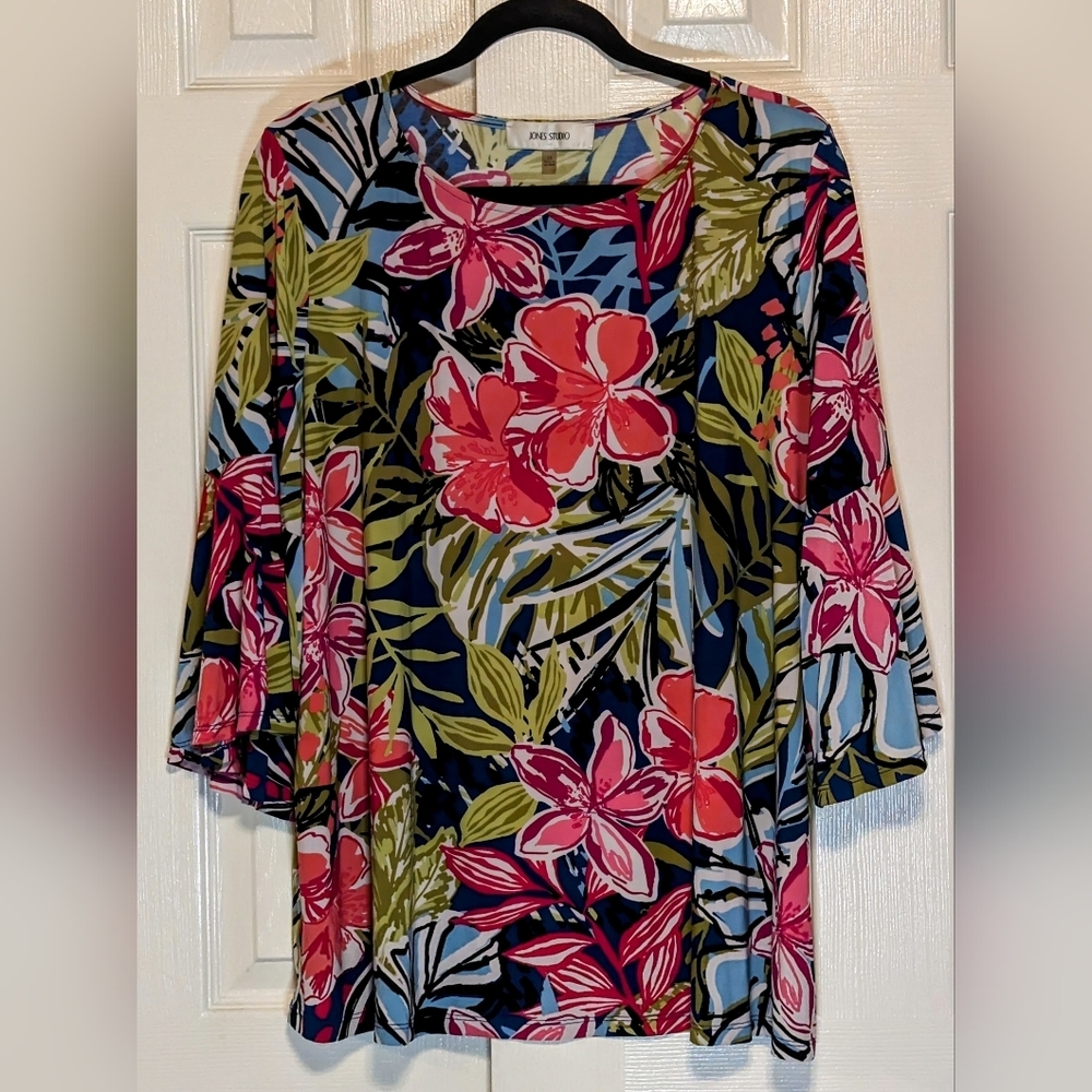 5/$25 Jones Studio Floral Top - Picture 2 of 5